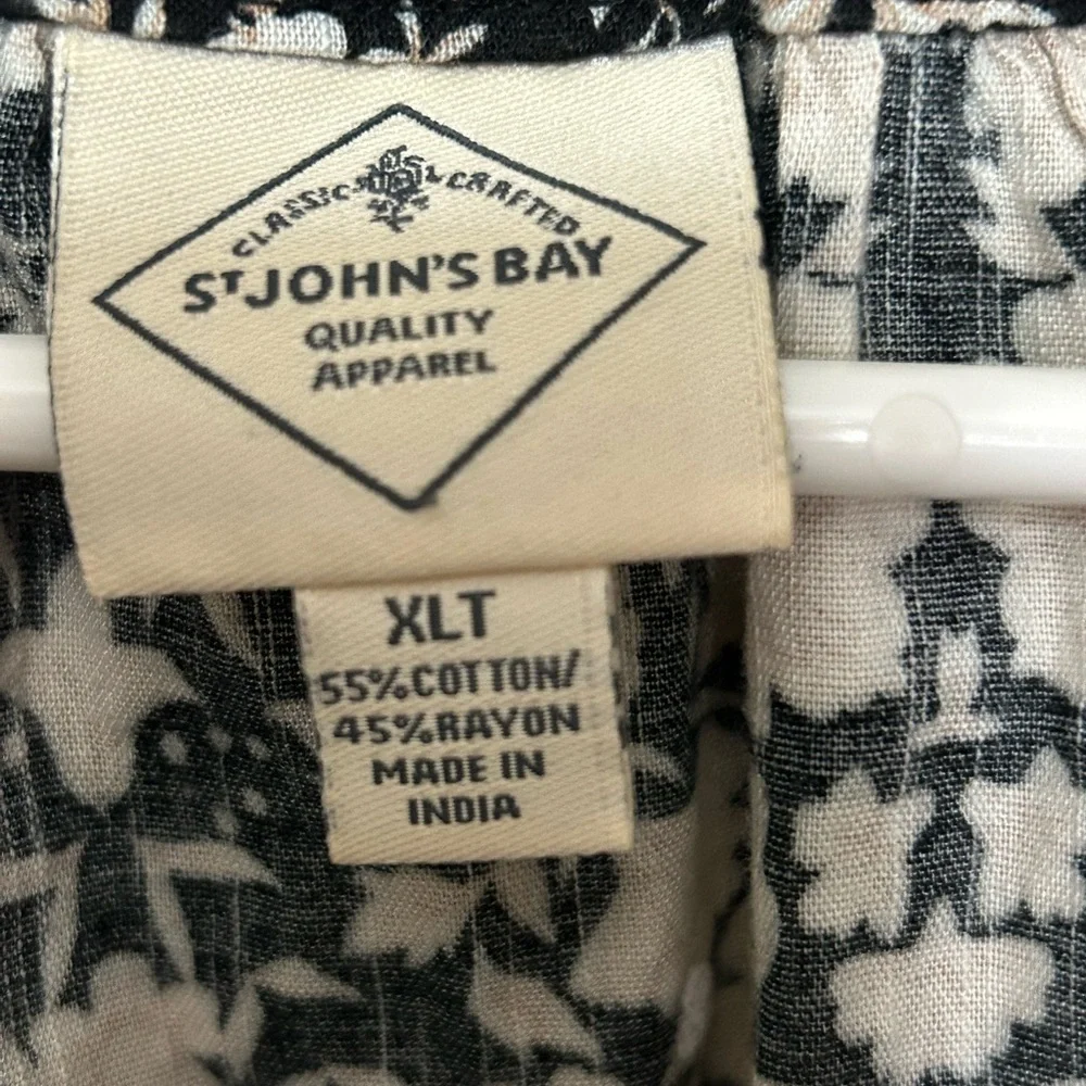 💜Half Off💜St. John's Bay Black and White Floral Peasant Blouse EUC Size XLT - Picture 3 of 4